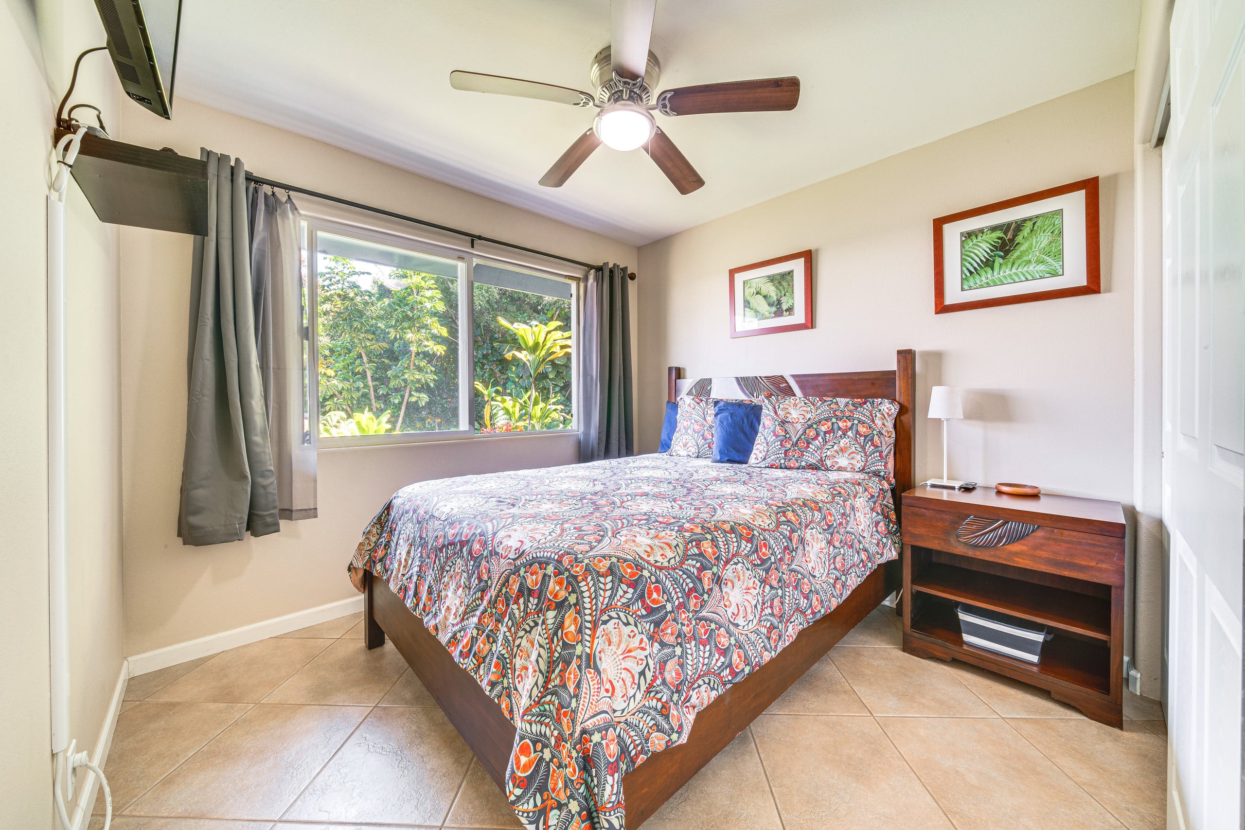 Home in Hilo · ★4.67 · 2 bedrooms · 2 beds · 1 shared bath - Image 13