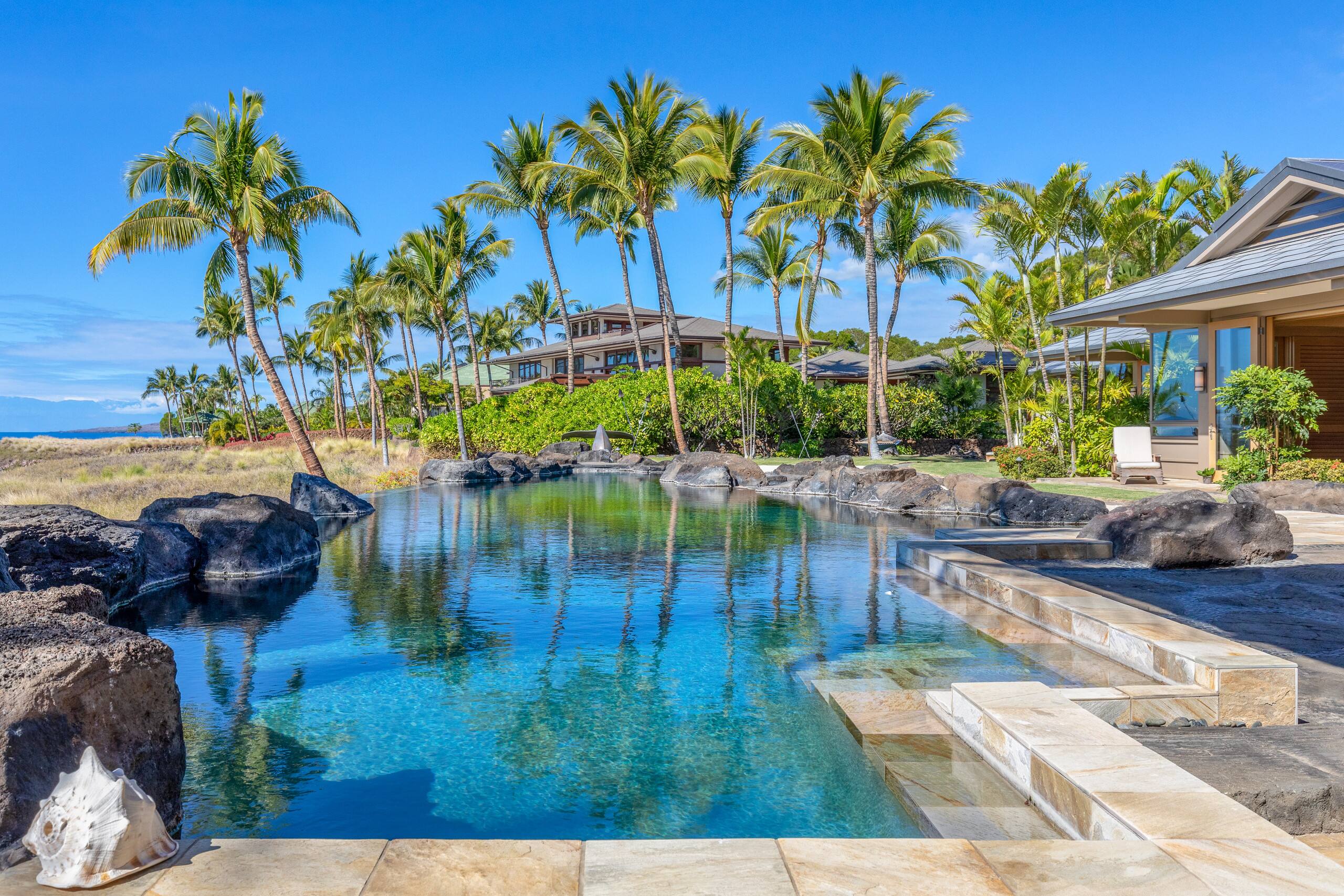 Home in Waimea · ★4.25 · 4 bedrooms · 6 beds · 6.5 baths - Image 8