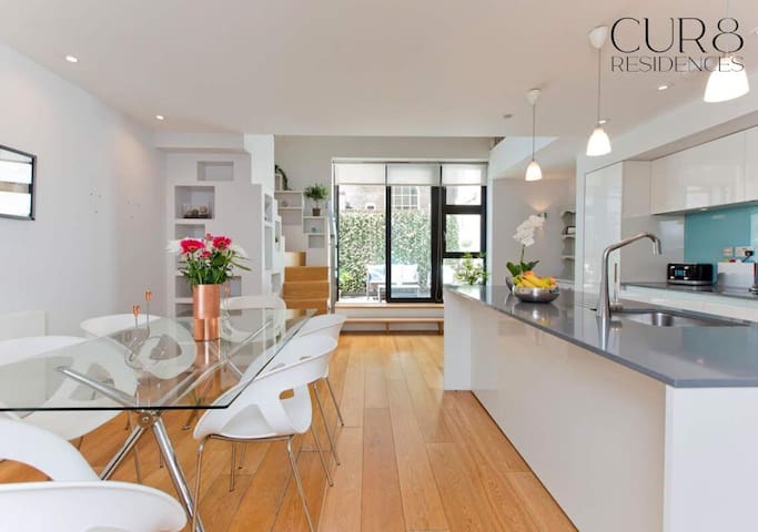 Luxury 4-Bed Mews Retreat in the Heart of Marylebo