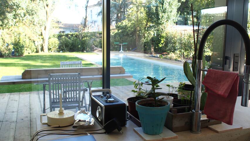 Oasis of greenery and tranquility with swimming po gallery image 2