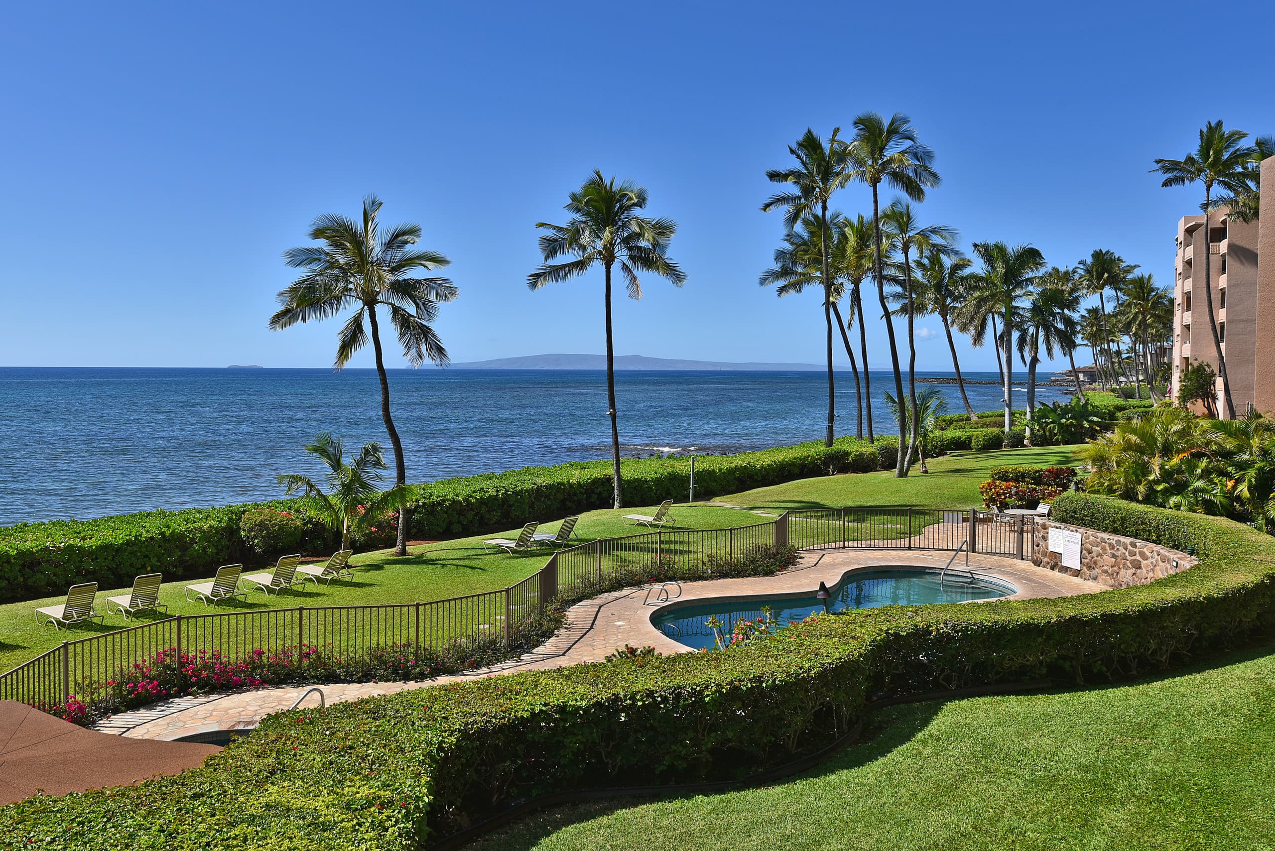 Condo in Wailuku · ★4.66 · 1 bedroom · 2 beds · 1 bath - Image 42