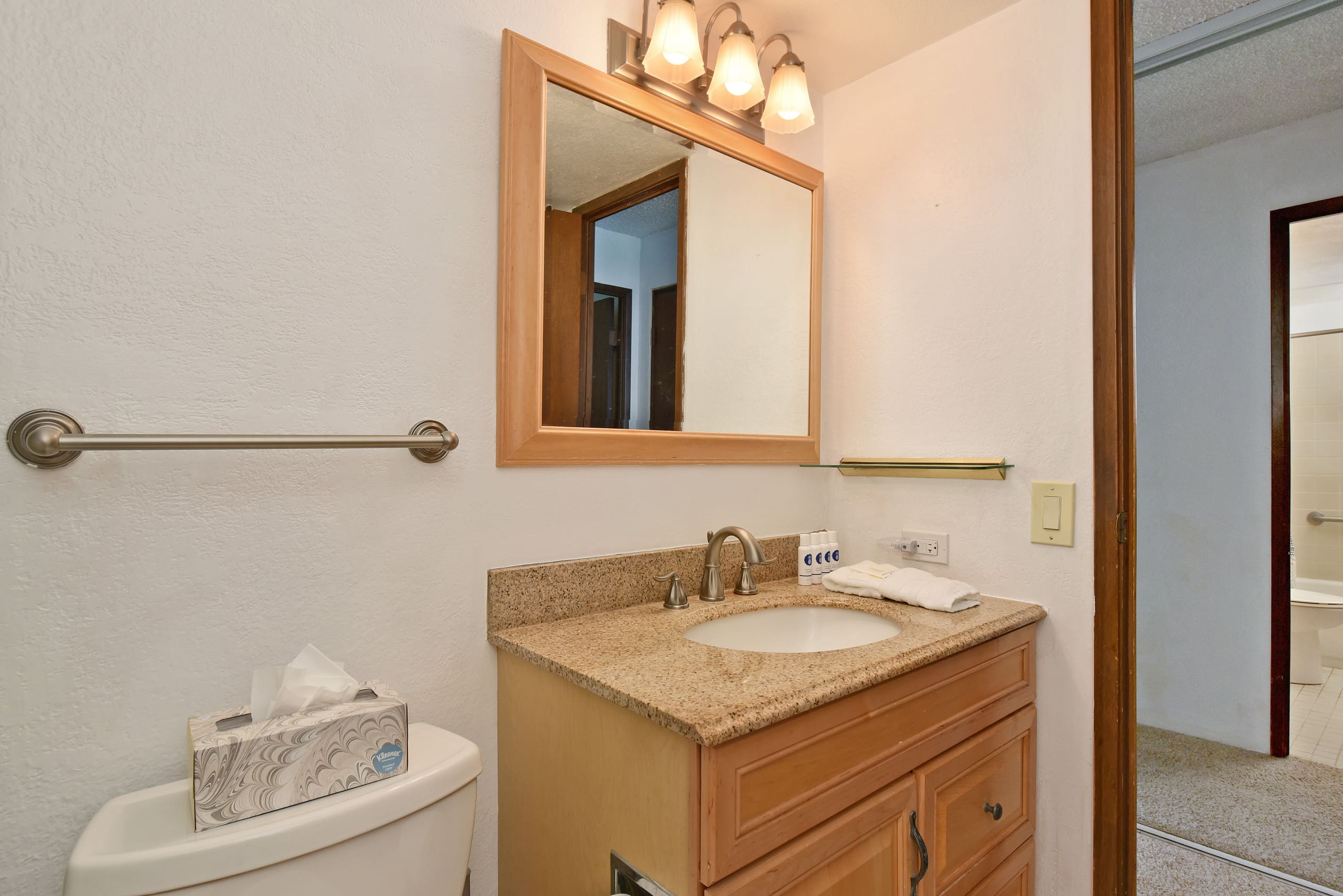Condo in Wailuku · ★4.66 · 1 bedroom · 2 beds · 1 bath - Image 21