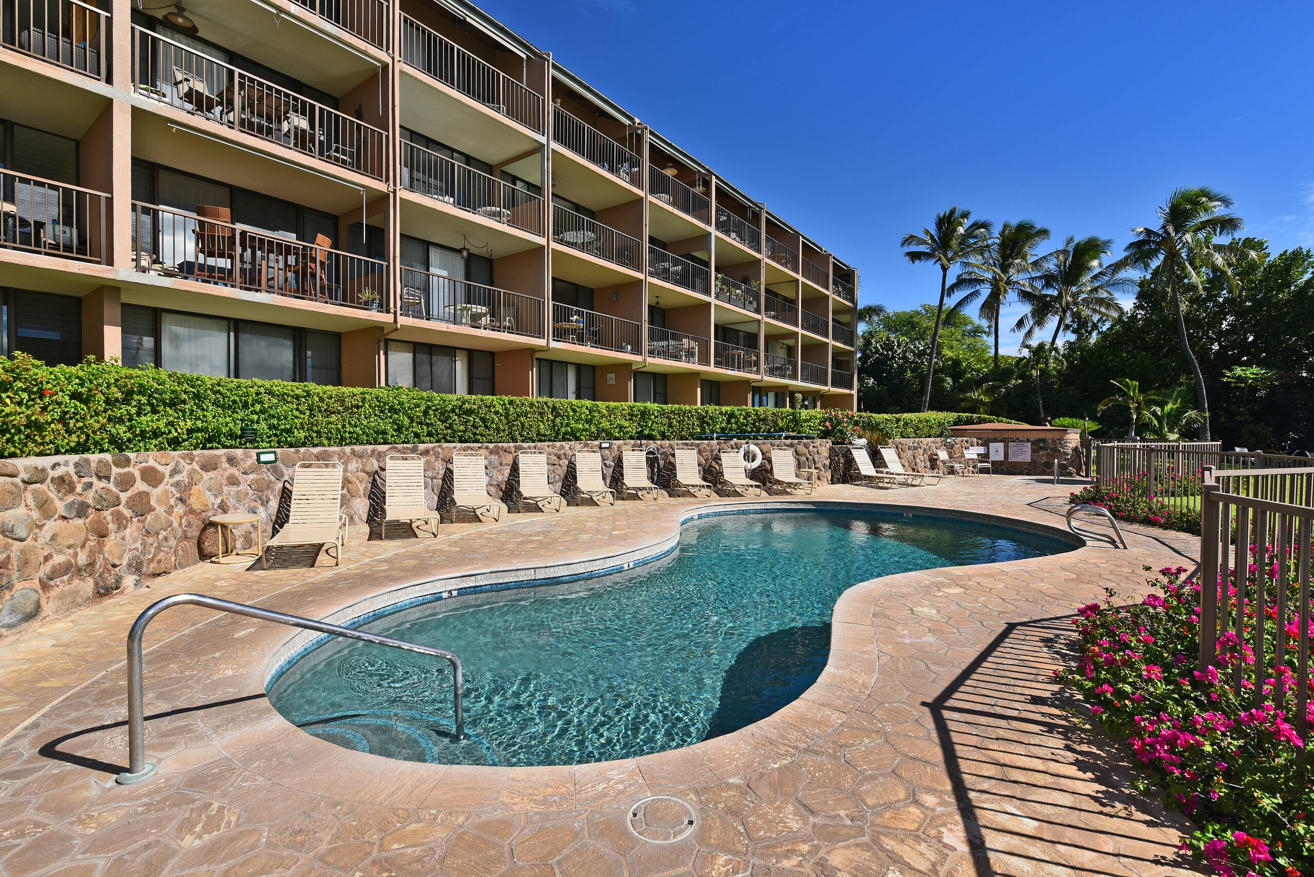 Condo in Wailuku · ★4.66 · 1 bedroom · 2 beds · 1 bath - Image 39
