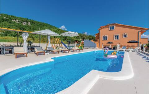Amazing home in Sinj with heated swimming pool