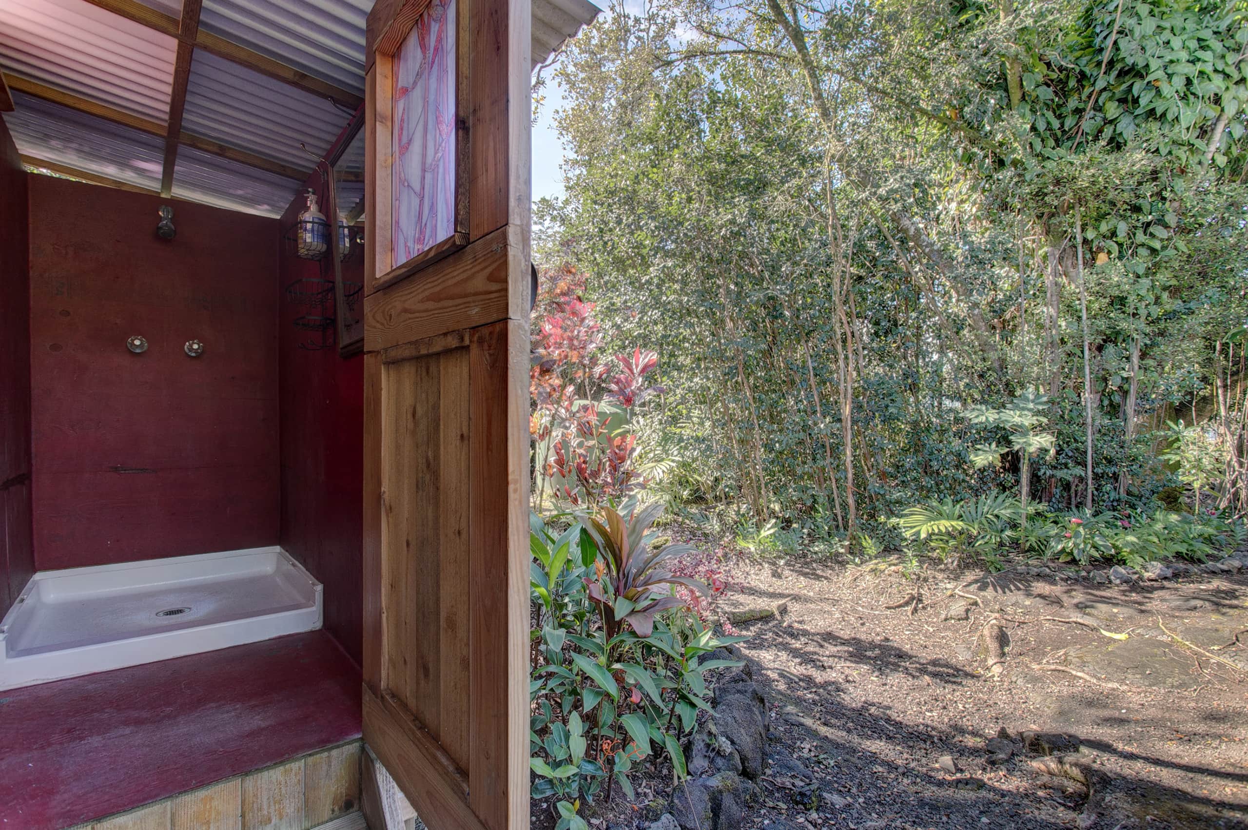 Home in Keaau · ★4.6 · 1 bedroom · 1 bed · 1.5 baths - Image 20