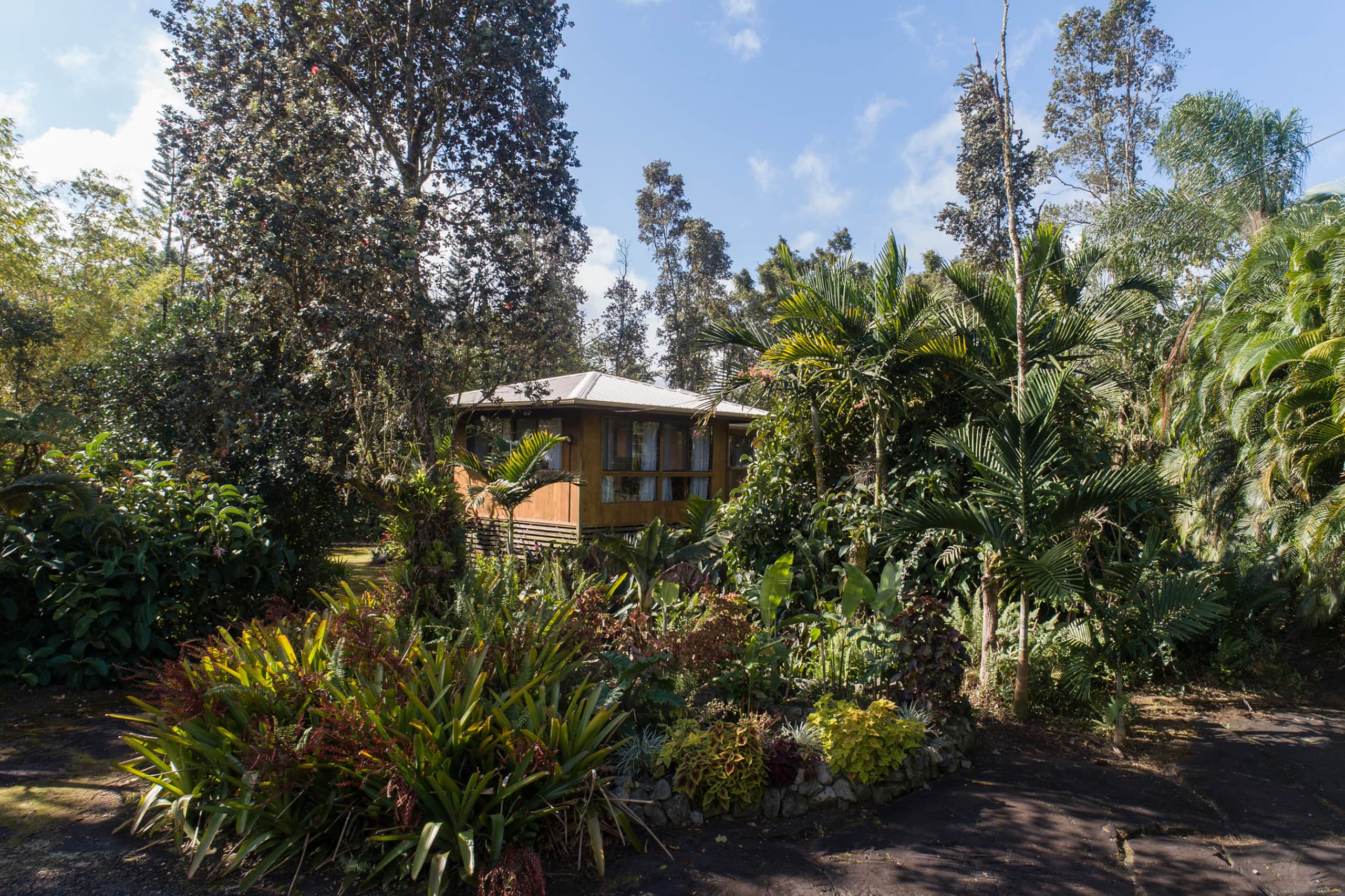 Home in Keaau · ★4.6 · 1 bedroom · 1 bed · 1.5 baths - Image 25