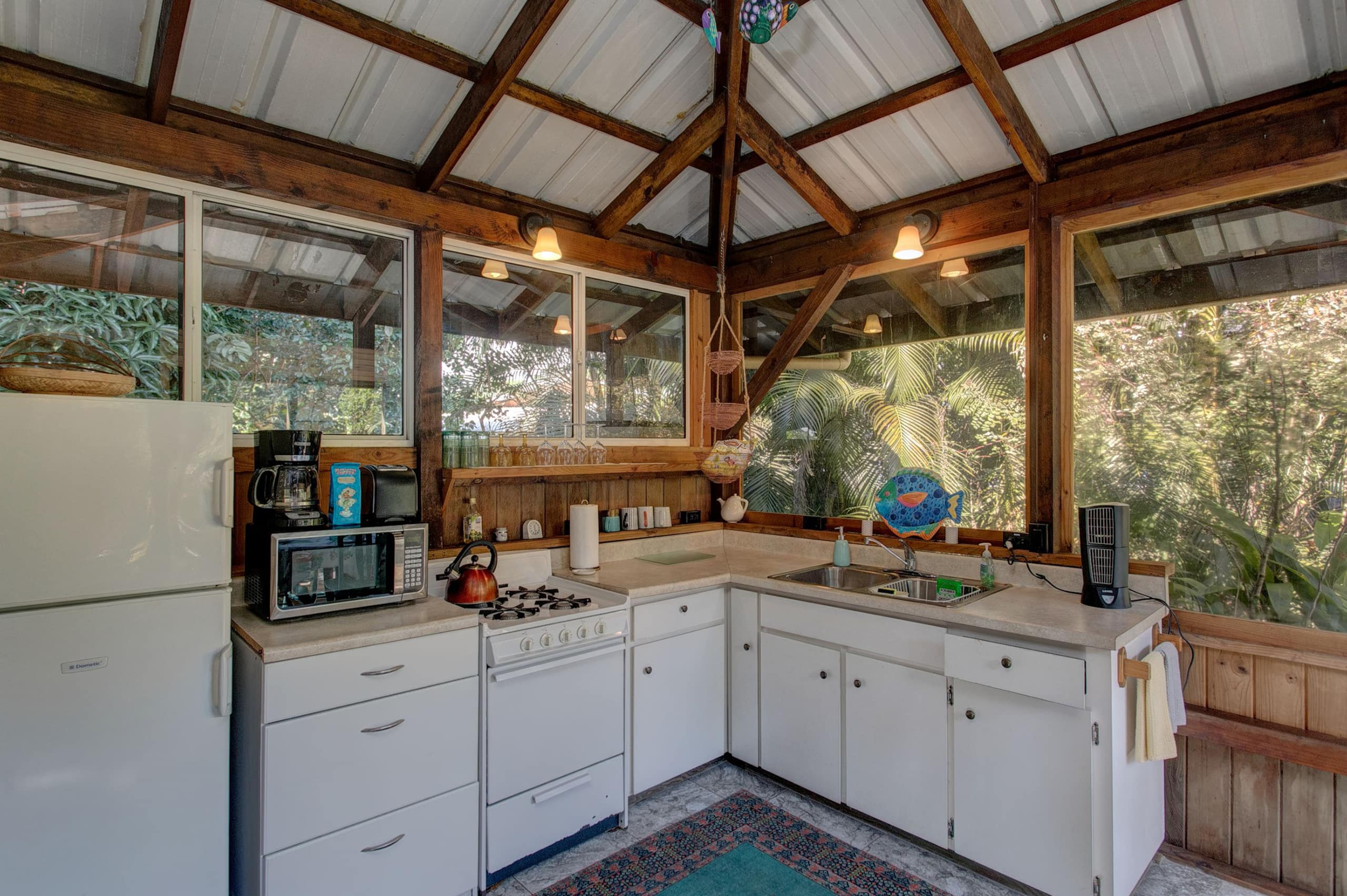 Home in Keaau · ★4.6 · 1 bedroom · 1 bed · 1.5 baths - Image 17