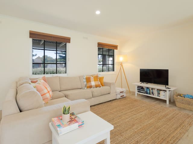 Lyons, Central Whaler’s Cottage