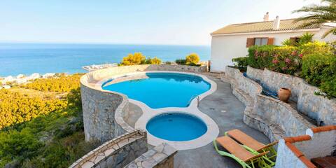 Breizas Villas: Relaxing Escape with Pool and View