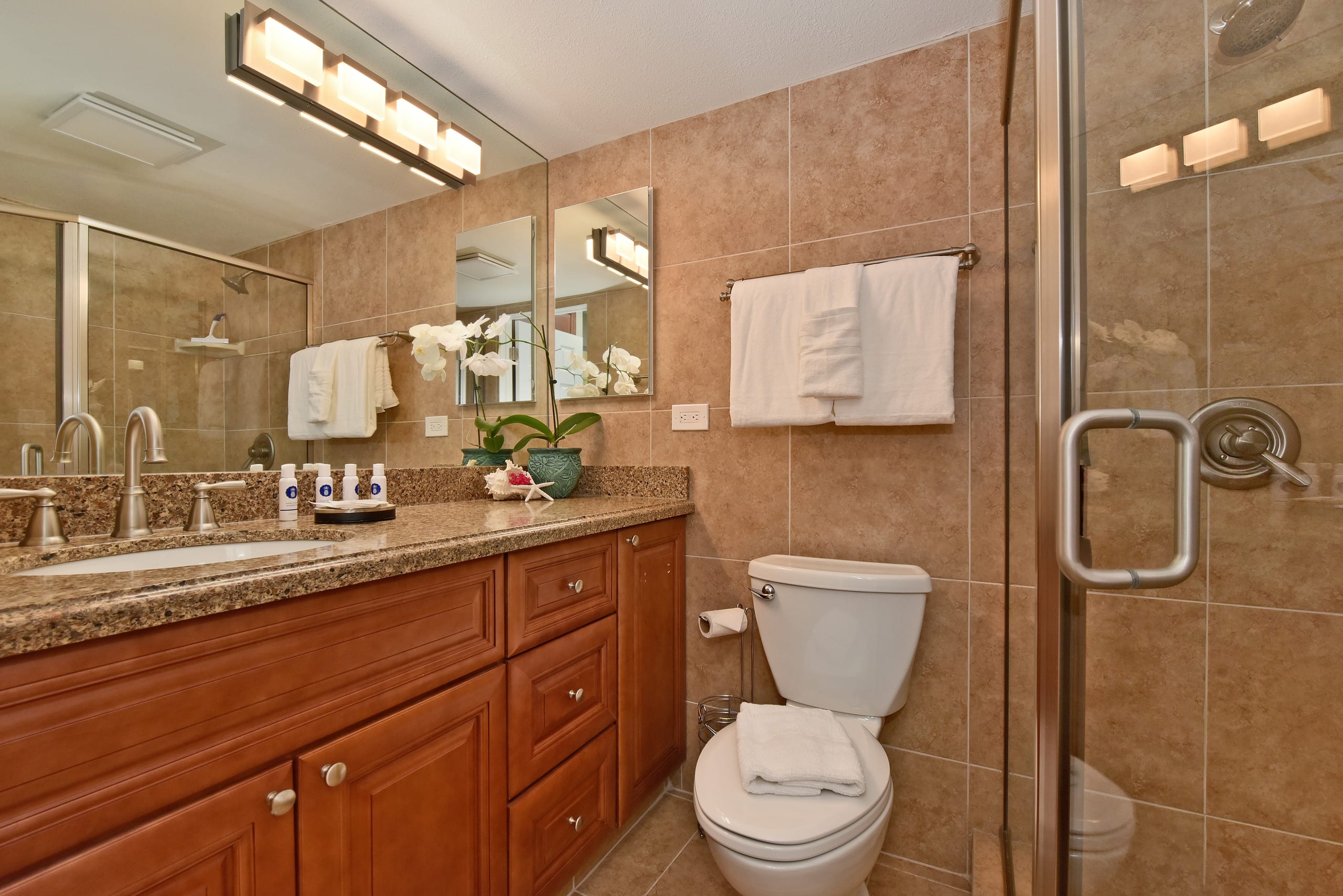 Condo in Lahaina · ★4.71 · 2 bedrooms · 3 beds · 2 private baths - Image 22