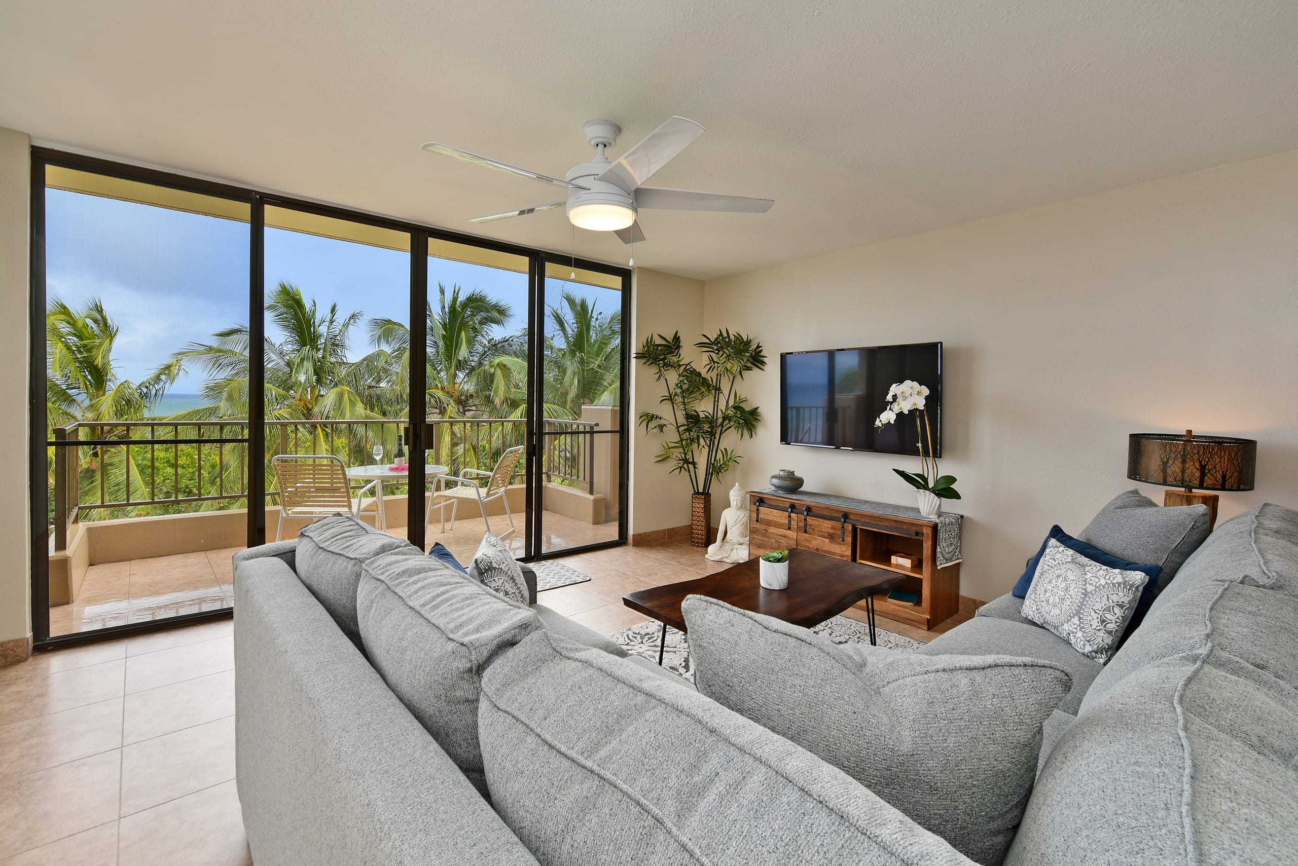Condo in Lahaina · ★4.71 · 2 bedrooms · 3 beds · 2 private baths - Image 3