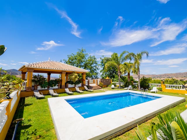 Cubo'S Holiday Homes. managed Airbnb listing 1