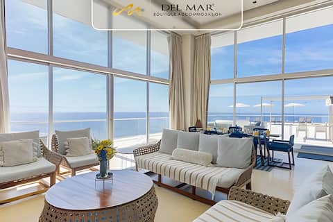 Oceanview condo w/ pool & backyard