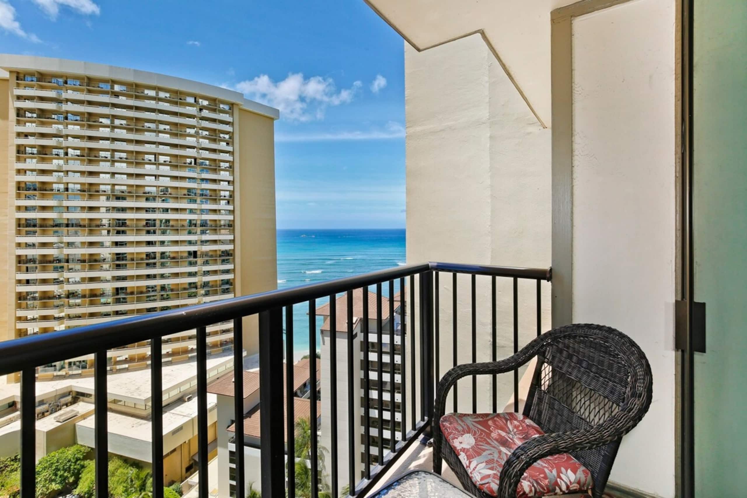 Waikiki 1 Bdrm/2bath and Amenities PLUS - Image 9