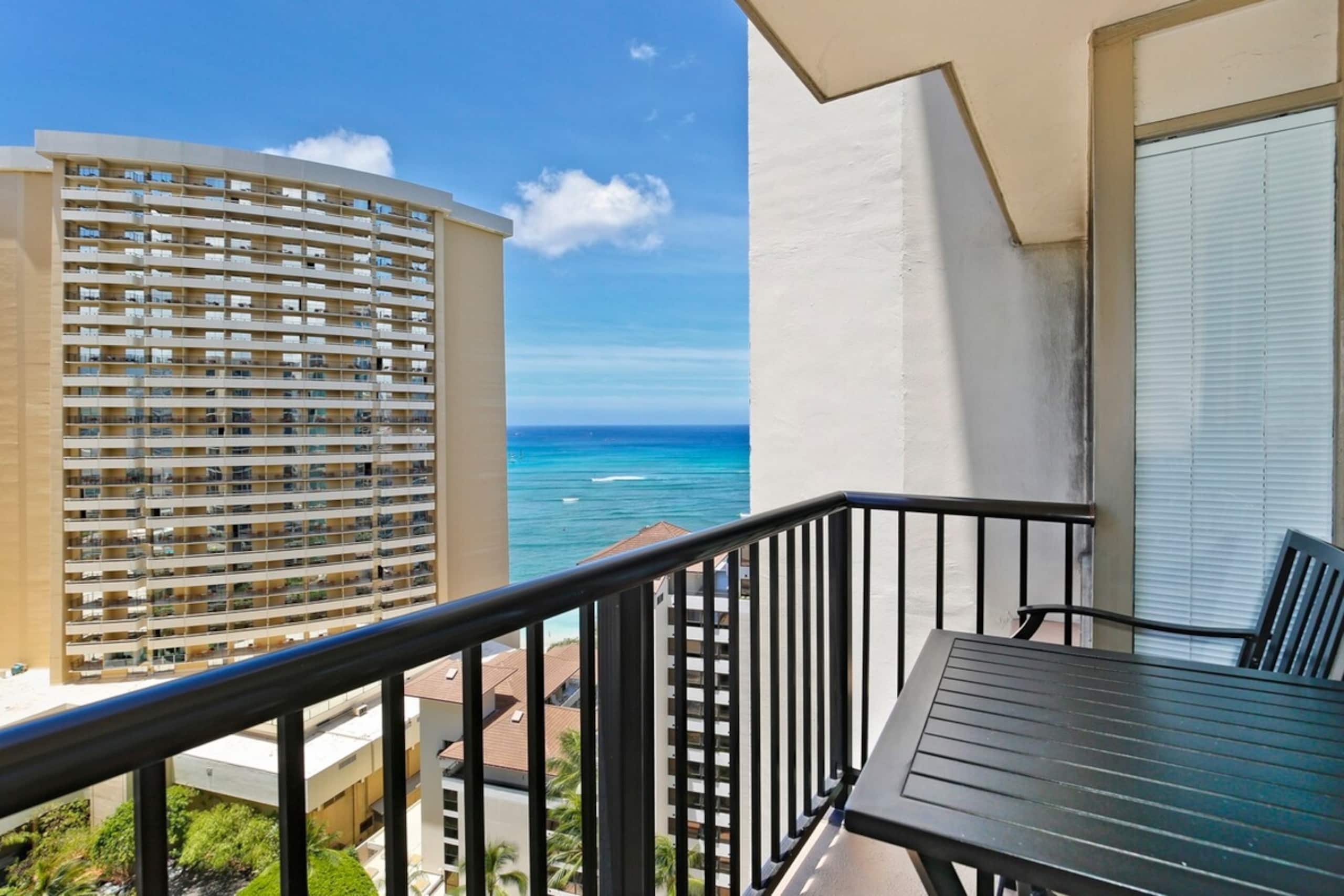 Waikiki 1 Bdrm/2bath and Amenities PLUS - Image 2
