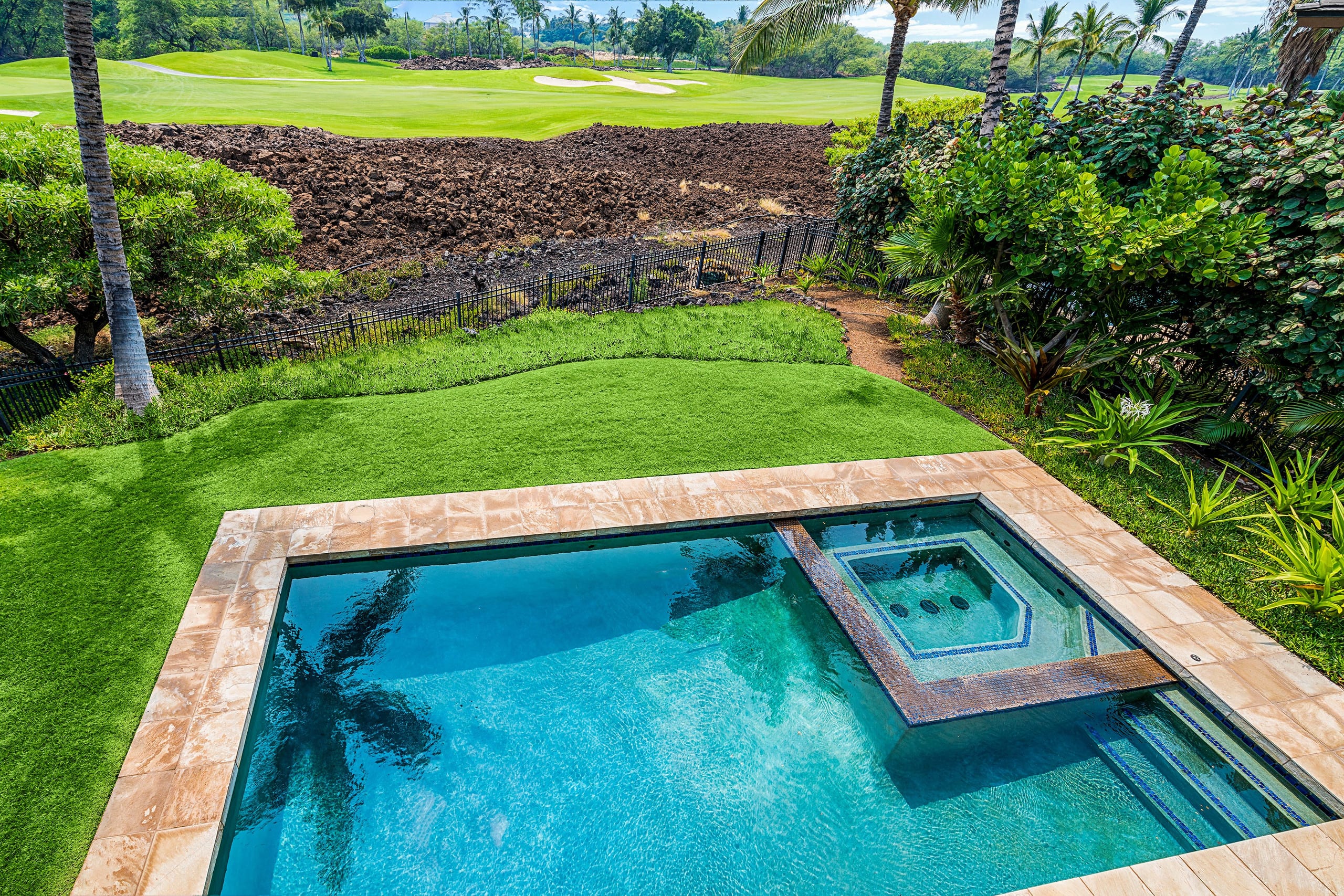 3-Bed w/ Private Pool Dec. - Image 14