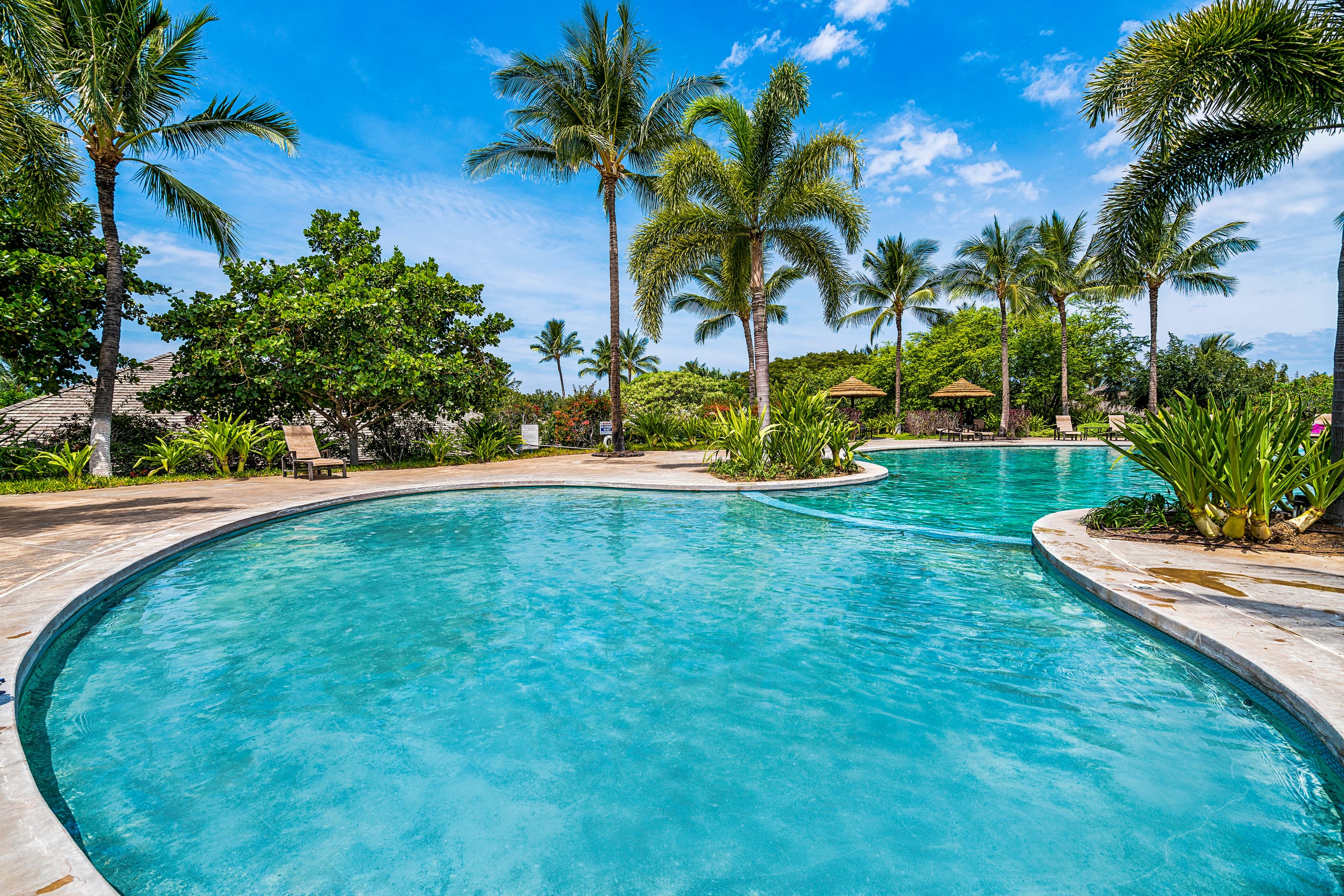 3-Bed w/ Private Pool Dec. - Image 42