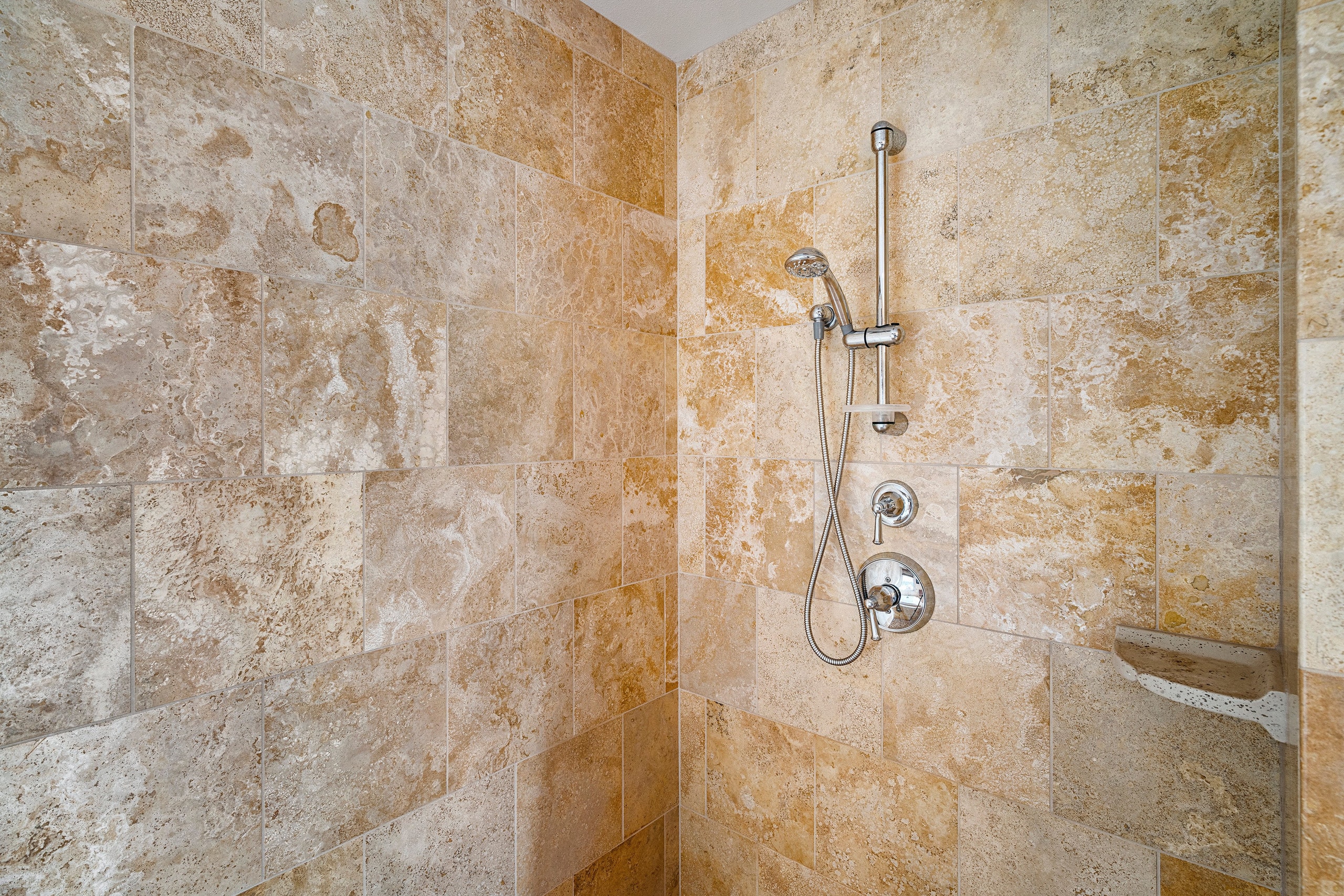 3-Bed w/ Private Pool Dec. - Image 26