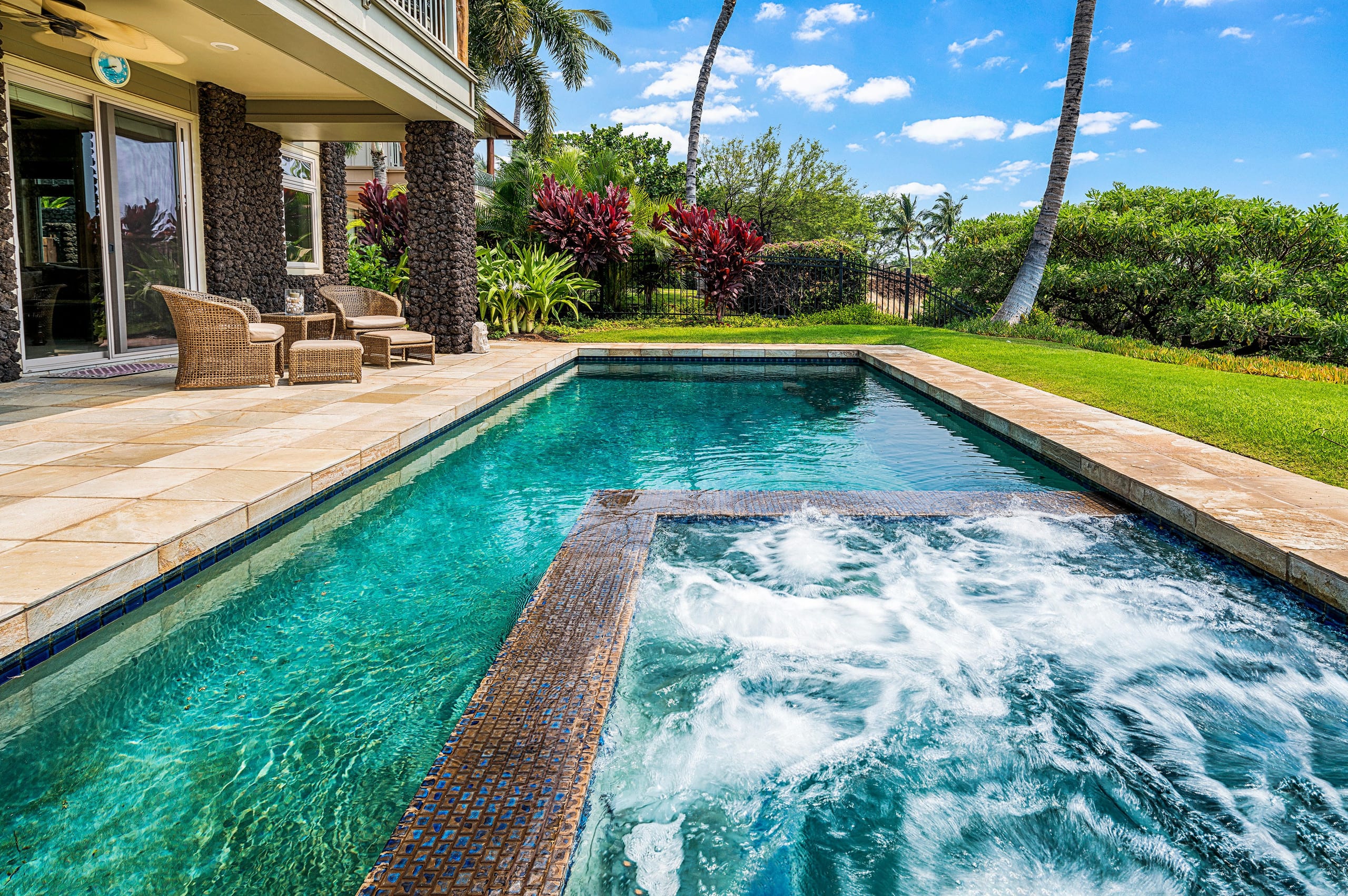 3-Bed w/ Private Pool Dec. - Image 30