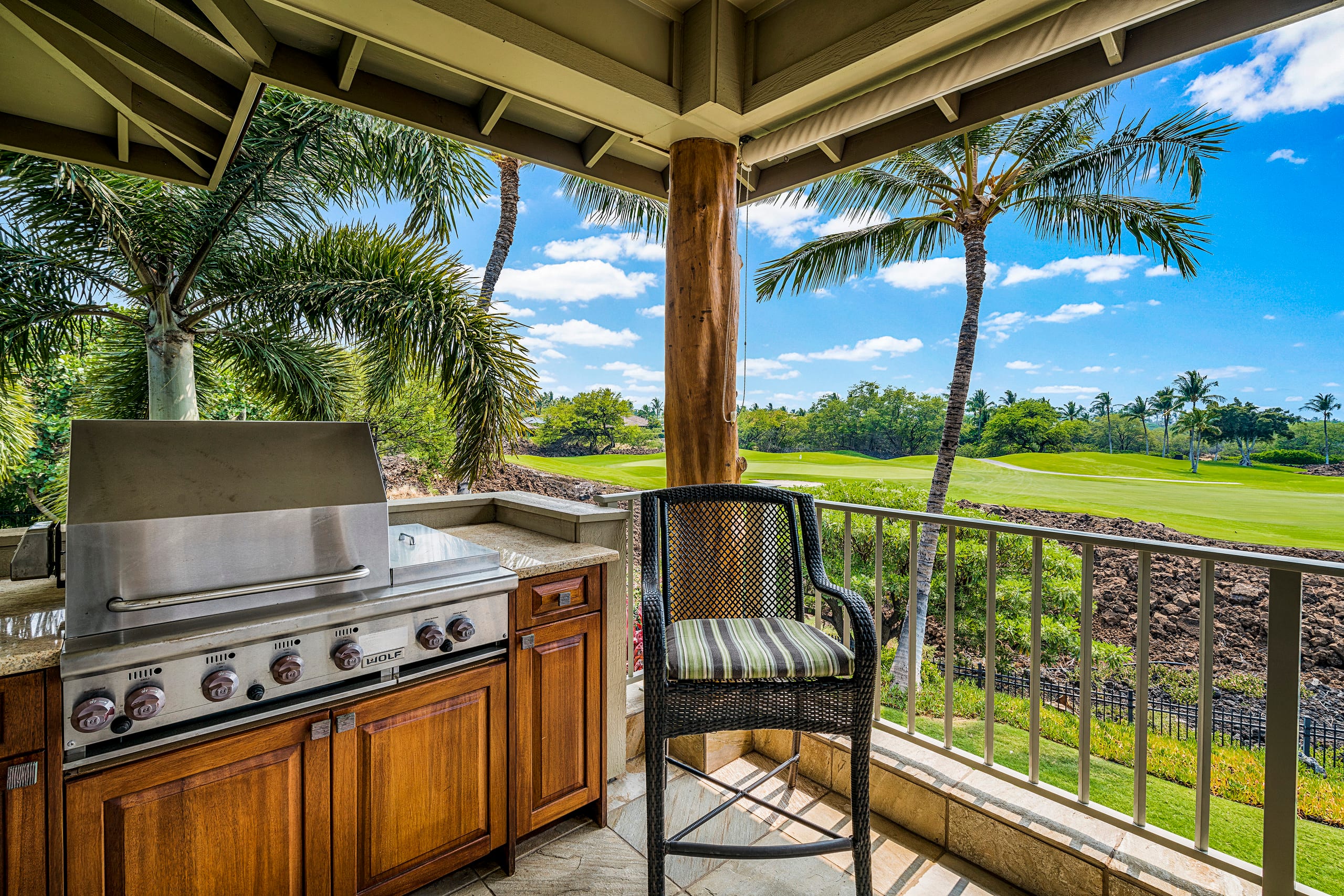 3-Bed w/ Private Pool Dec. - Image 11