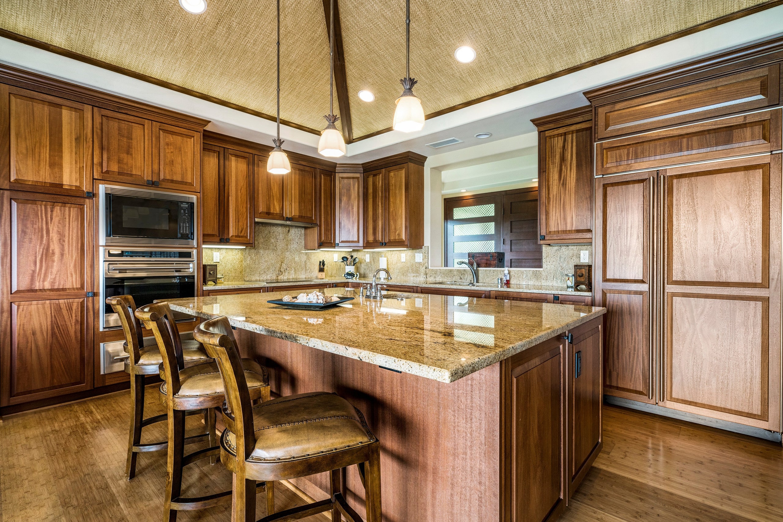 3-Bed w/ Private Pool Dec. - Image 4