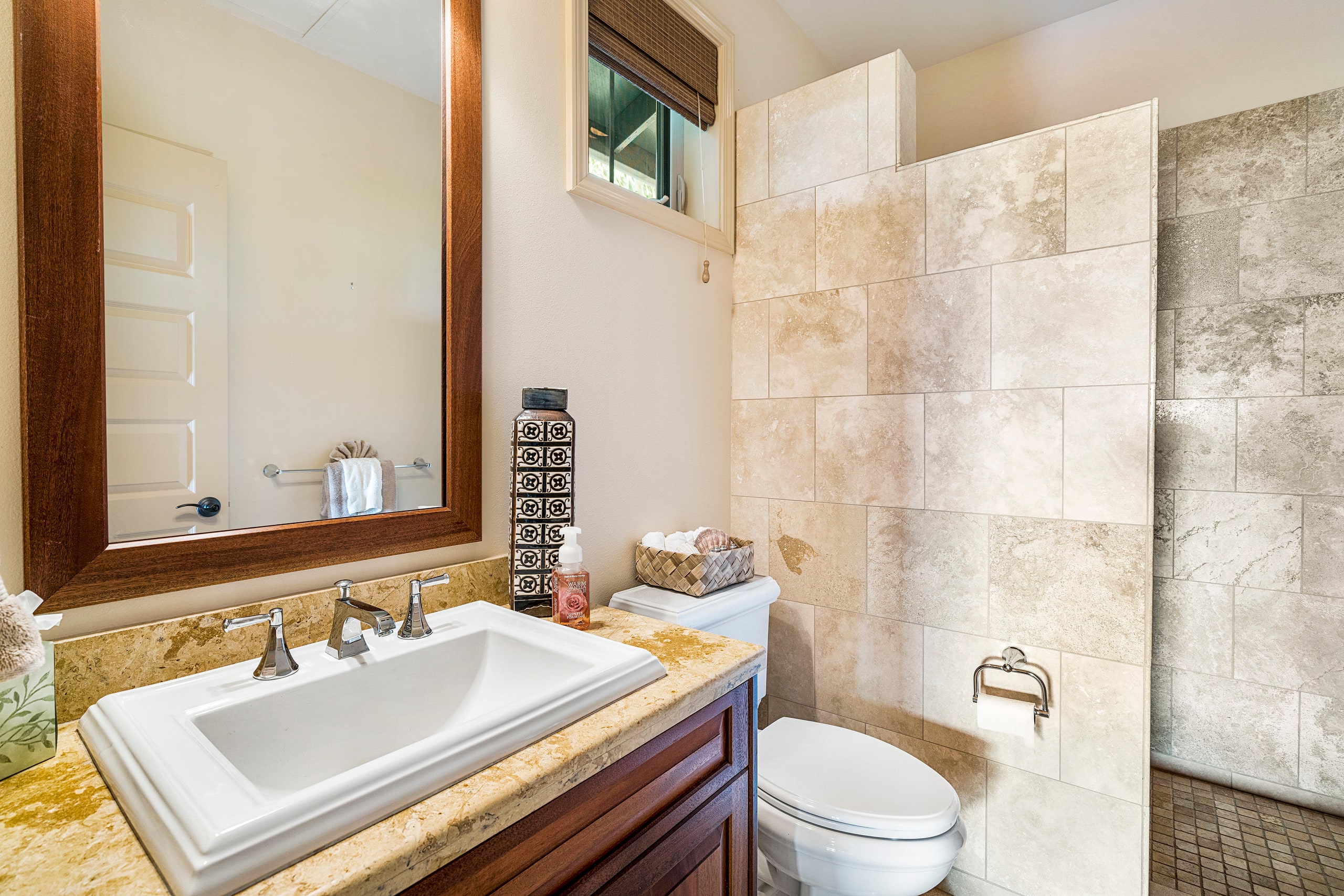 3-Bed w/ Private Pool Dec. - Image 17