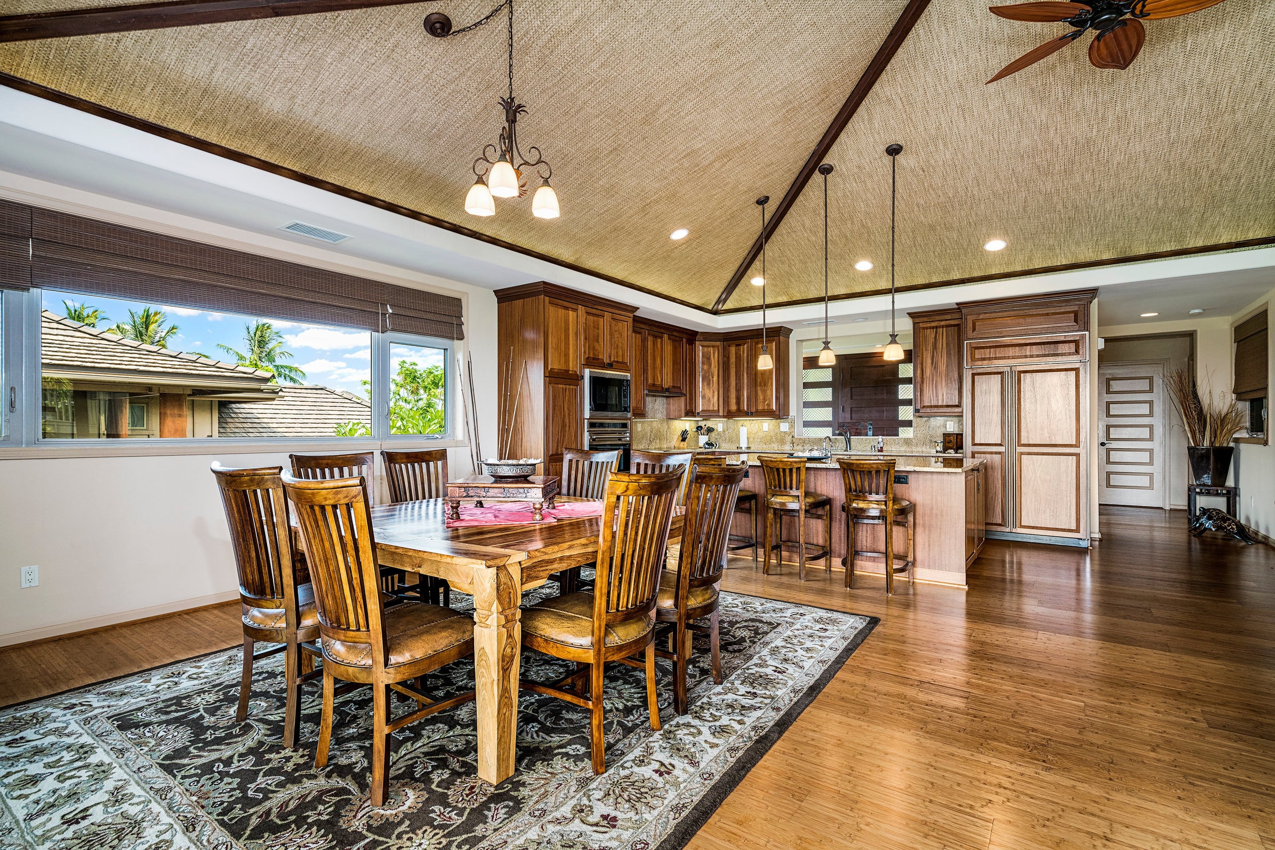 3-Bed w/ Private Pool Dec. - Image 7