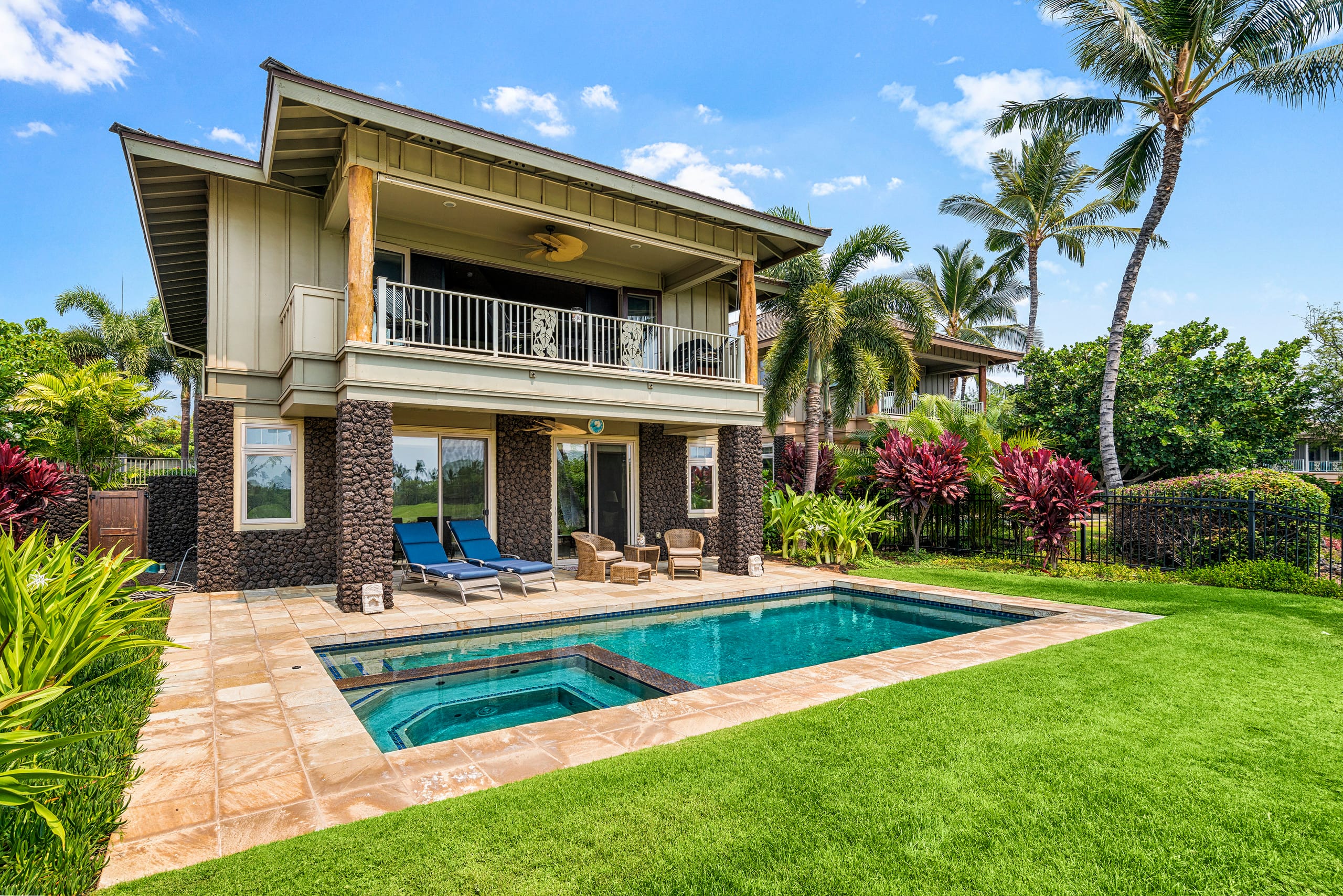 3-Bed w/ Private Pool Dec. - Image 29