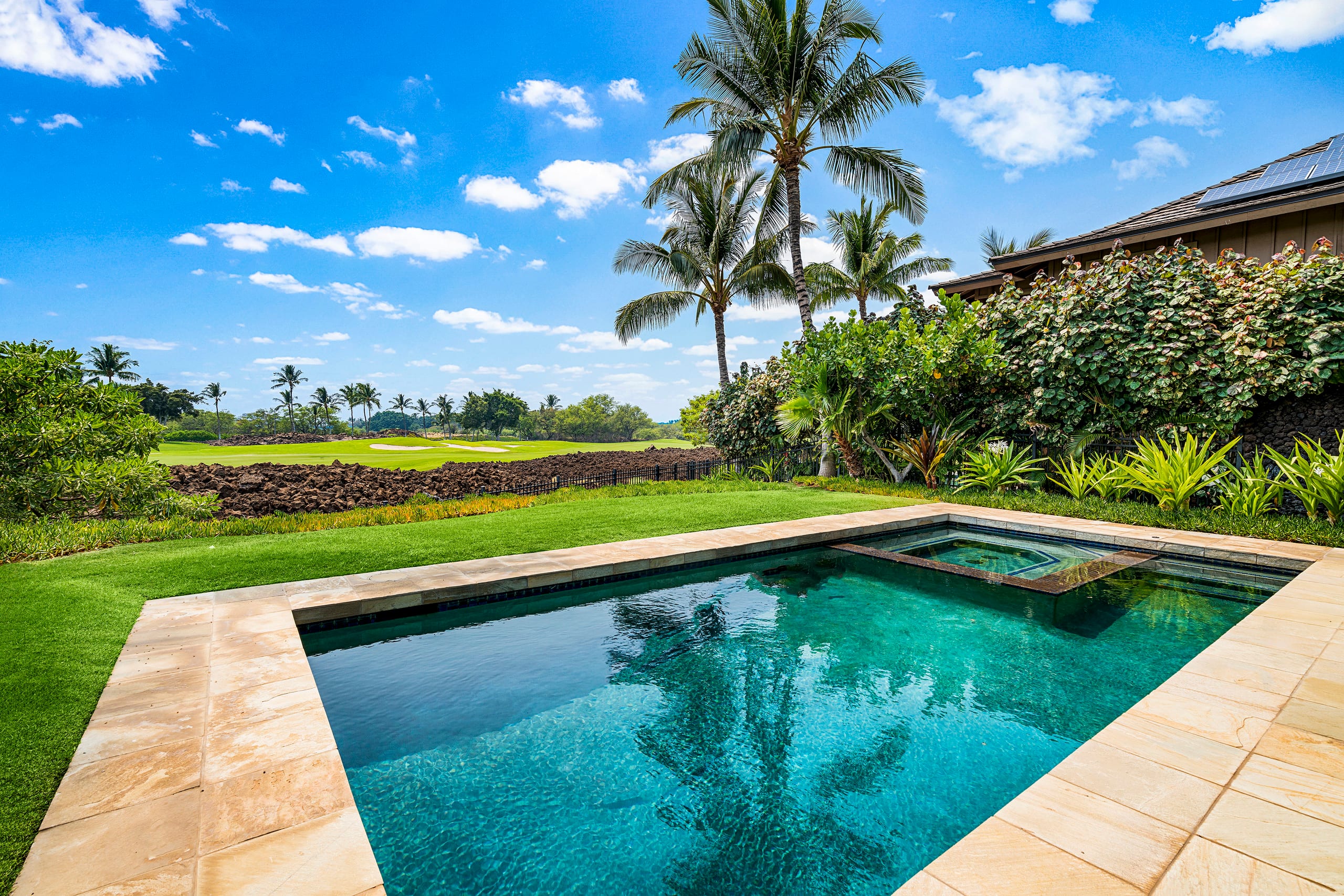 3-Bed w/ Private Pool Dec. - Image 33