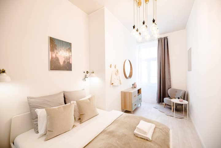Brand New, Stylish, Very Central Apartment - Budapest