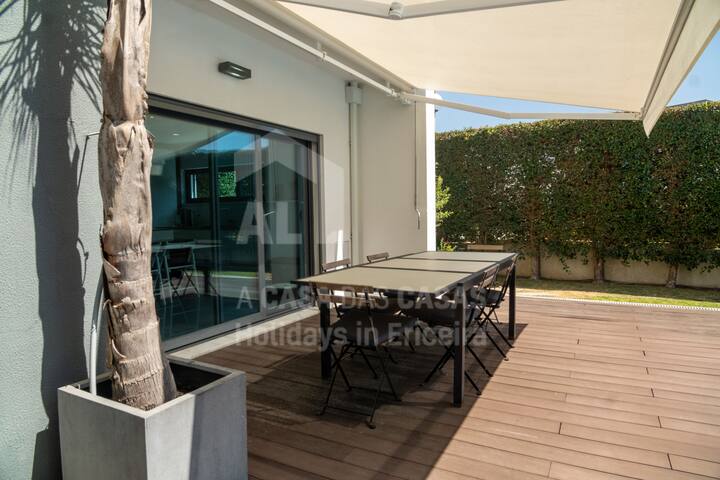 Aqua Villa by ACasaDasCasas gallery image 4