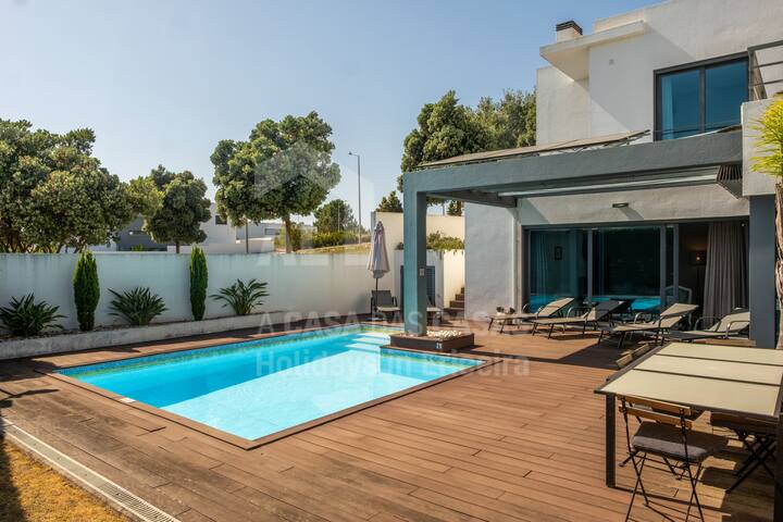 Aqua Villa by ACasaDasCasas gallery image 2