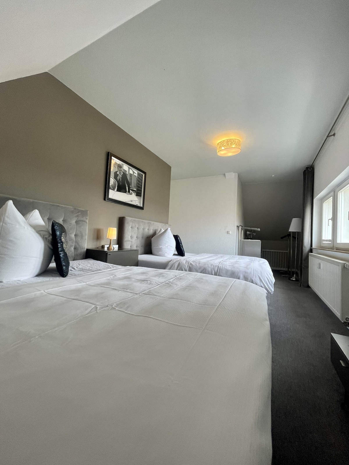 Спалня с 2 легла с ширина 160 см всяка