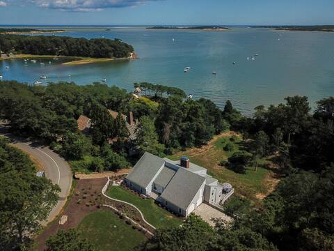 Luxurious Waterfront Home!