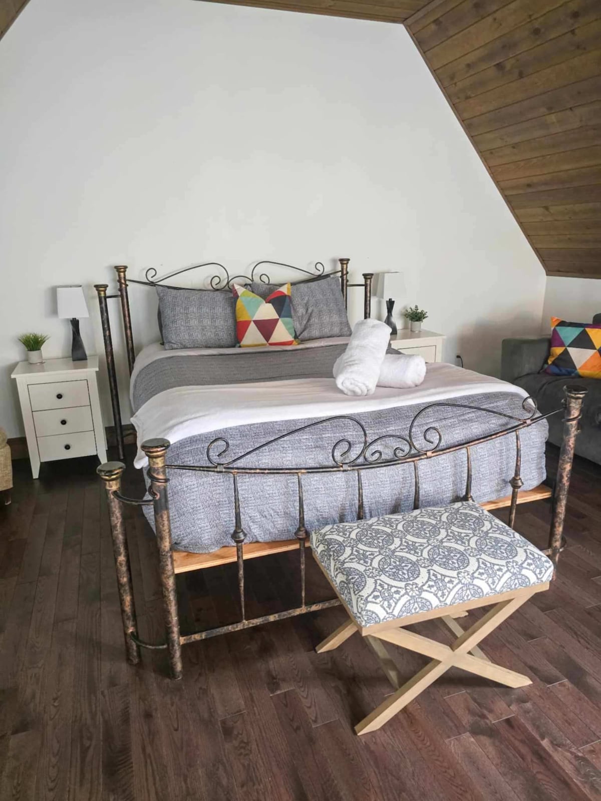 Kitanda aina ya Queen size huko Mezzanine