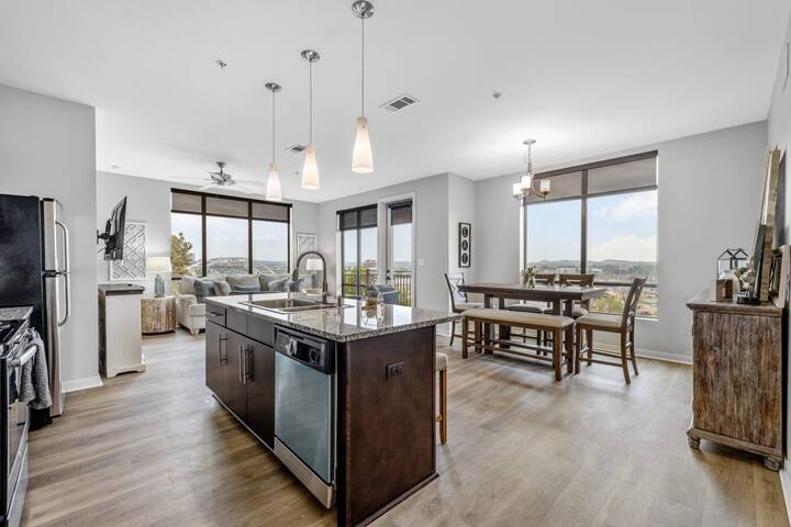 Luxurious Downtown High floor Corner-2bd2bth-#520 gallery image 3