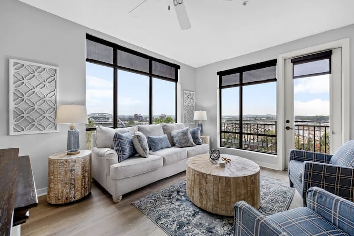 Luxurious Downtown High floor Corner-2bd2bth-#520 gallery image 2