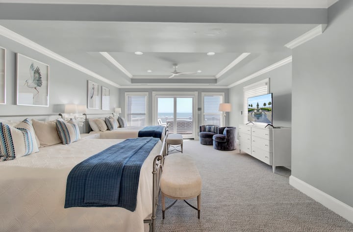 Dhoma e gjumit 1 ka dy krevate dopio "king" dhe një suitë.