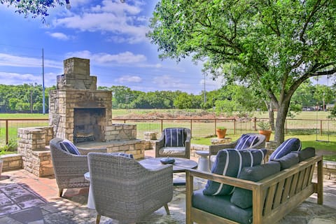 Beautiful Hill Country Cottage - Walk to Downtown!