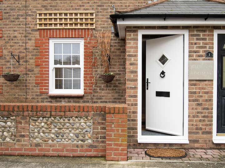 Wakeford Cottage Houses for Rent in Worthing, West Sussex, United