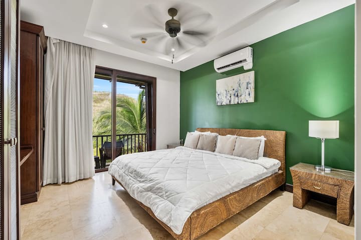 Spálňa č. 2 – manželská posteľ s veľkosťou King a spoločnou kúpeľňou