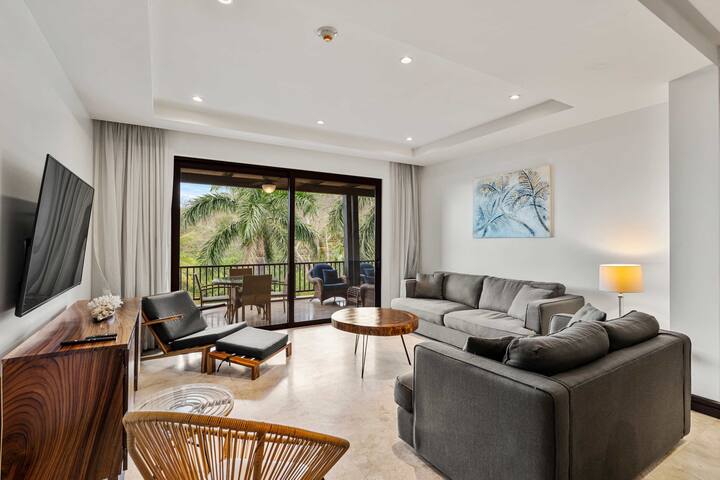 Bright Retreat | Pool, Concierge & Beach Access