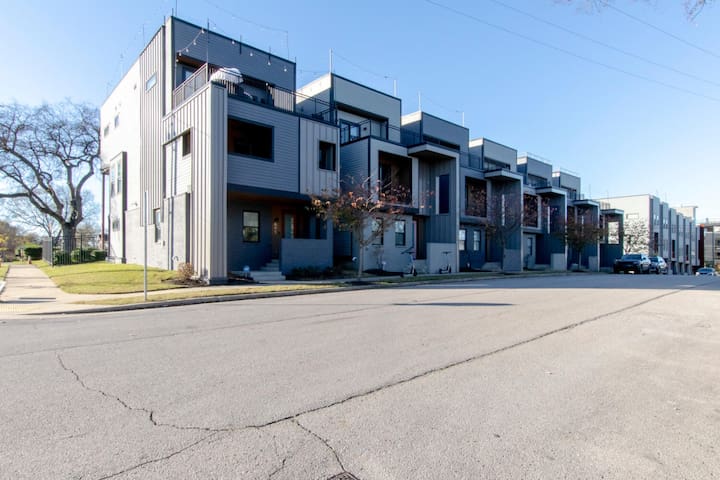 Nashville Encore | Dual Rooftops, Stage & More! gallery image 4