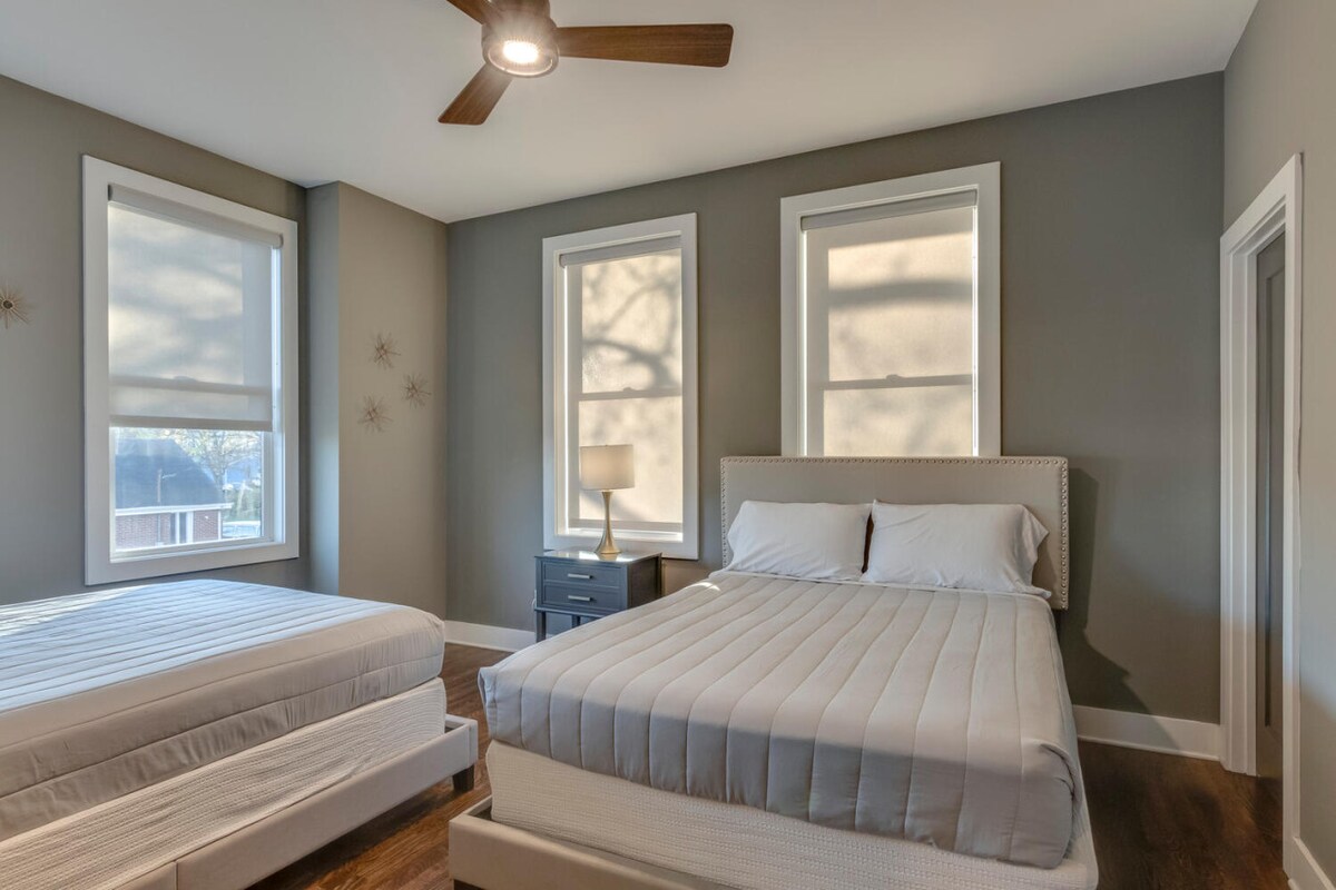 Double Queen Bedroom On Second Floor