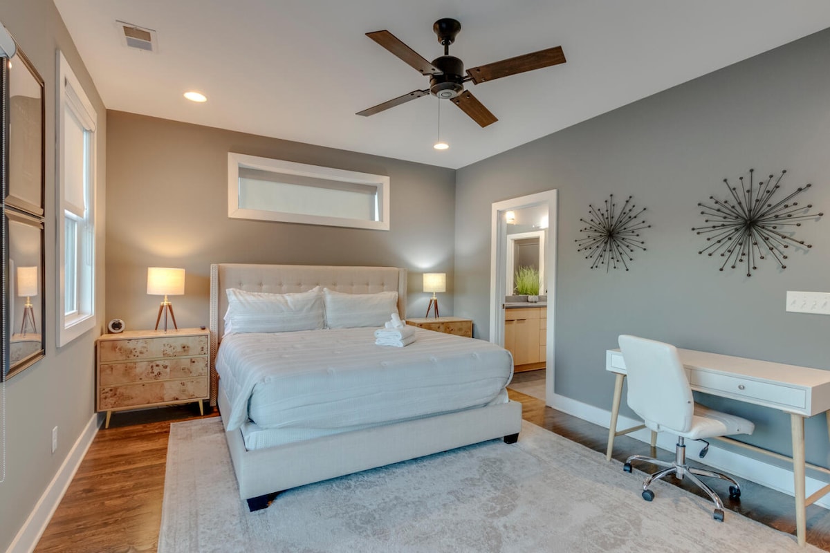 Large Primary Suite with En-Suite Bathroom