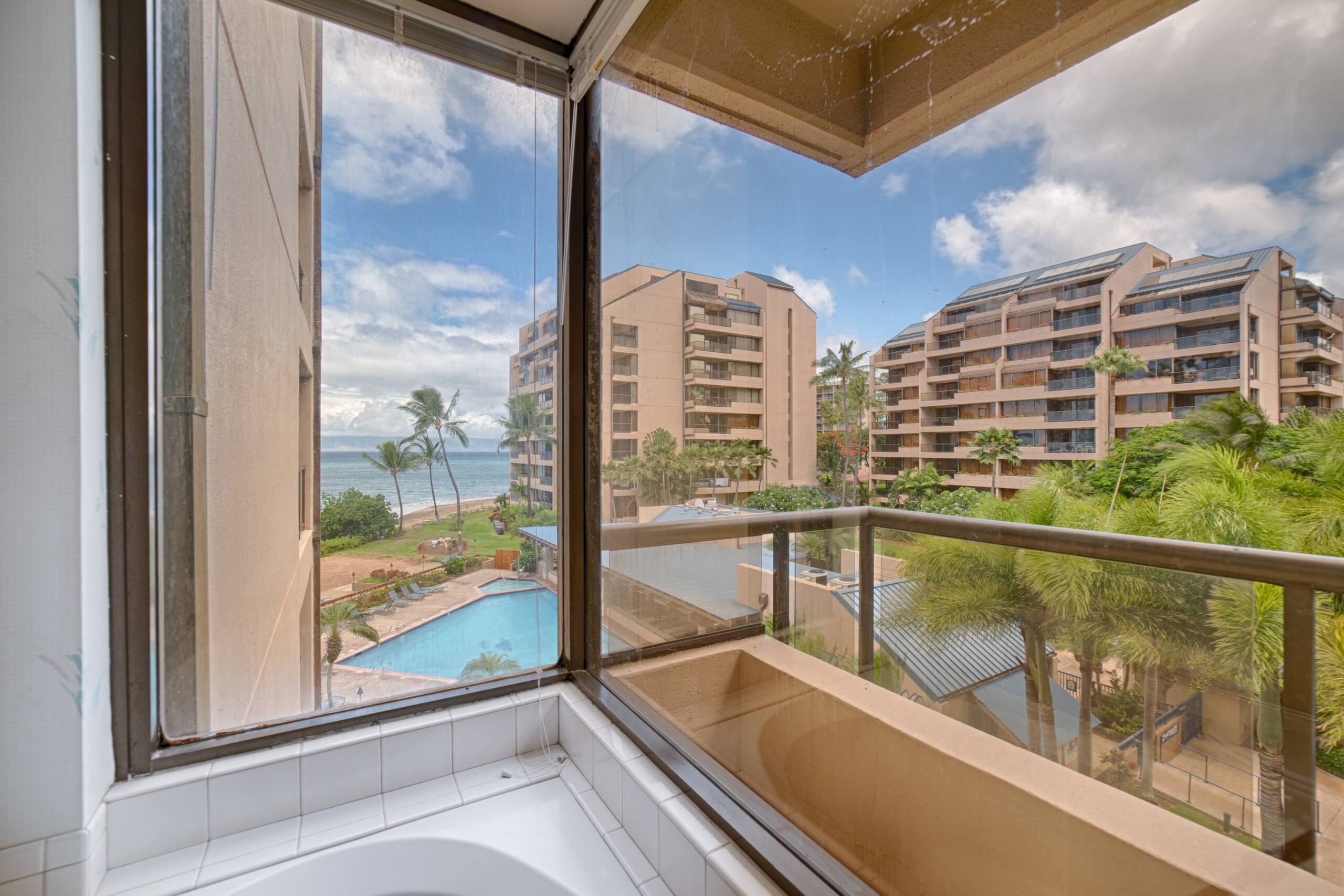 Condo in Lahaina · ★4.6 · 3 bedrooms · 5 beds · 2 baths - Image 32