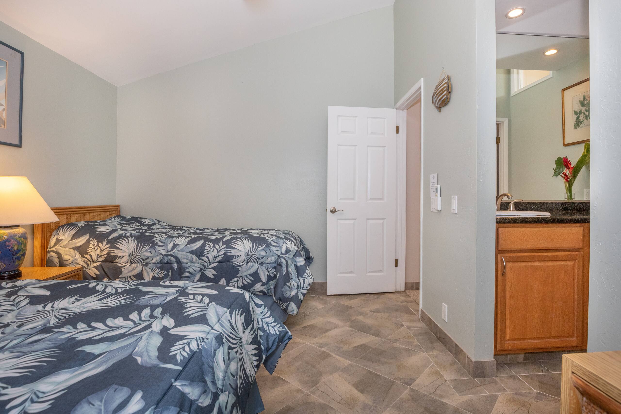 Condo in Lahaina · ★4.95 · 2 bedrooms · 3 beds · 2 baths - Image 16