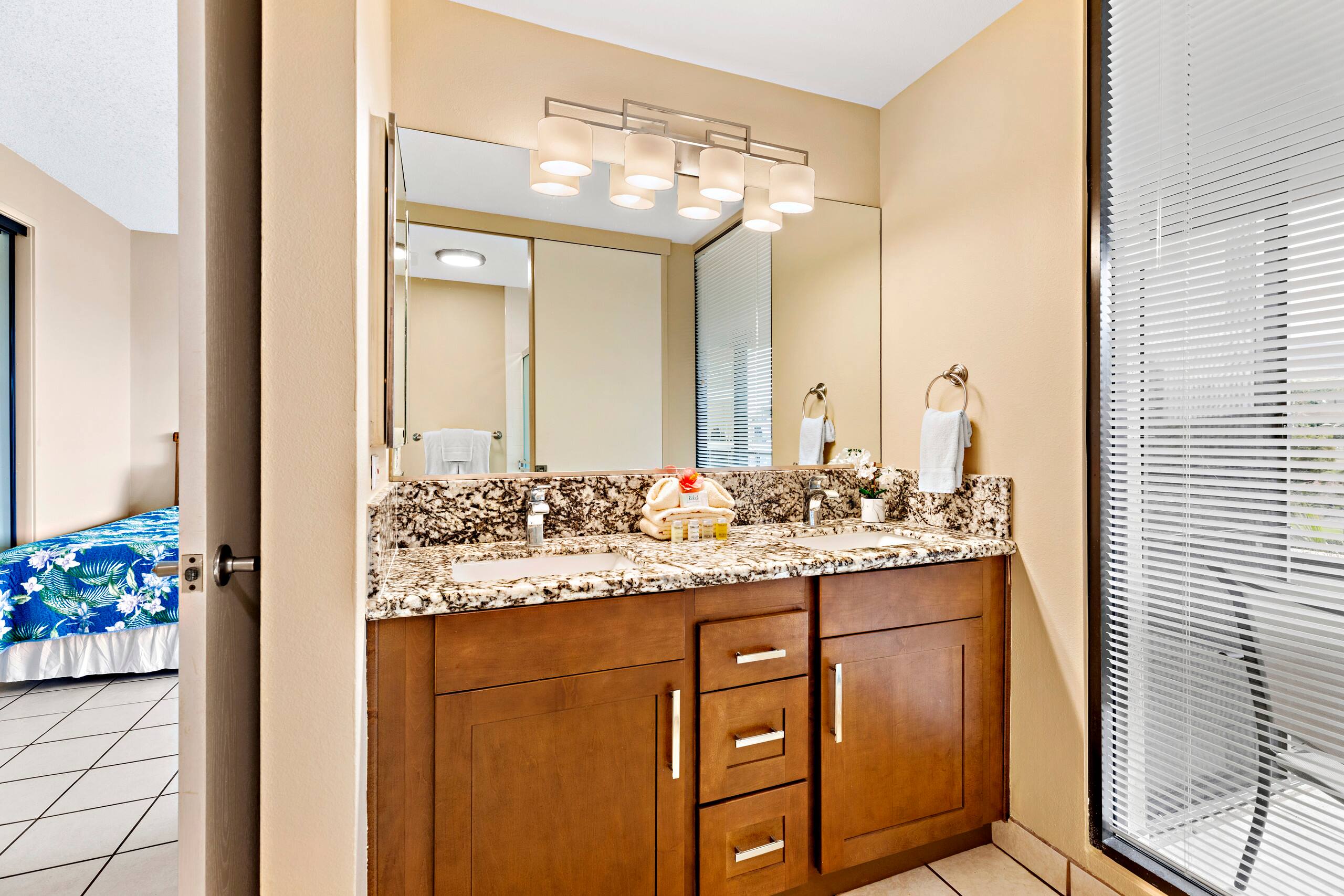 Condo in Lahaina · ★4.71 · 3 bedrooms · 5 beds · 2 private baths - Image 13