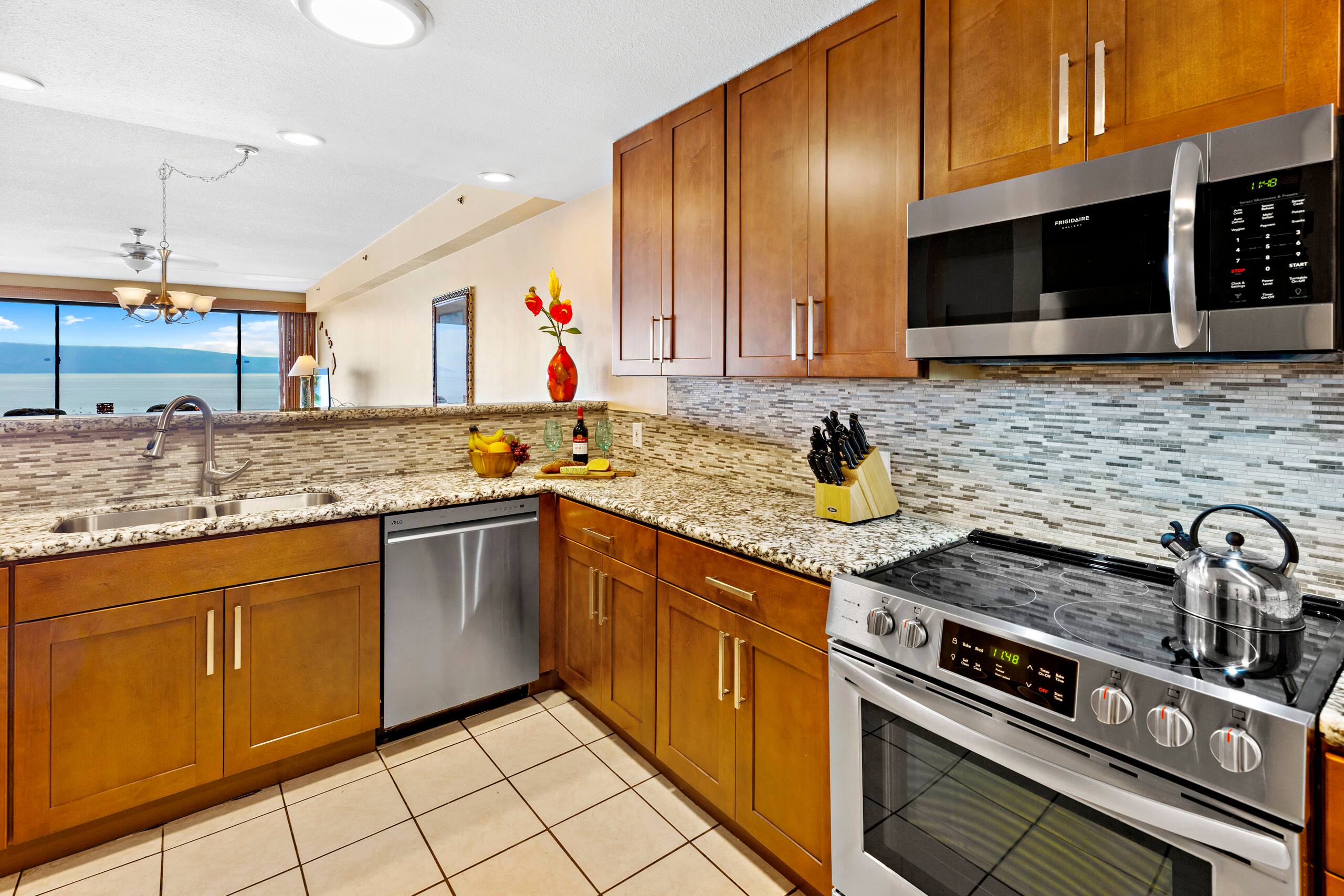 Condo in Lahaina · ★4.71 · 3 bedrooms · 5 beds · 2 private baths - Image 20
