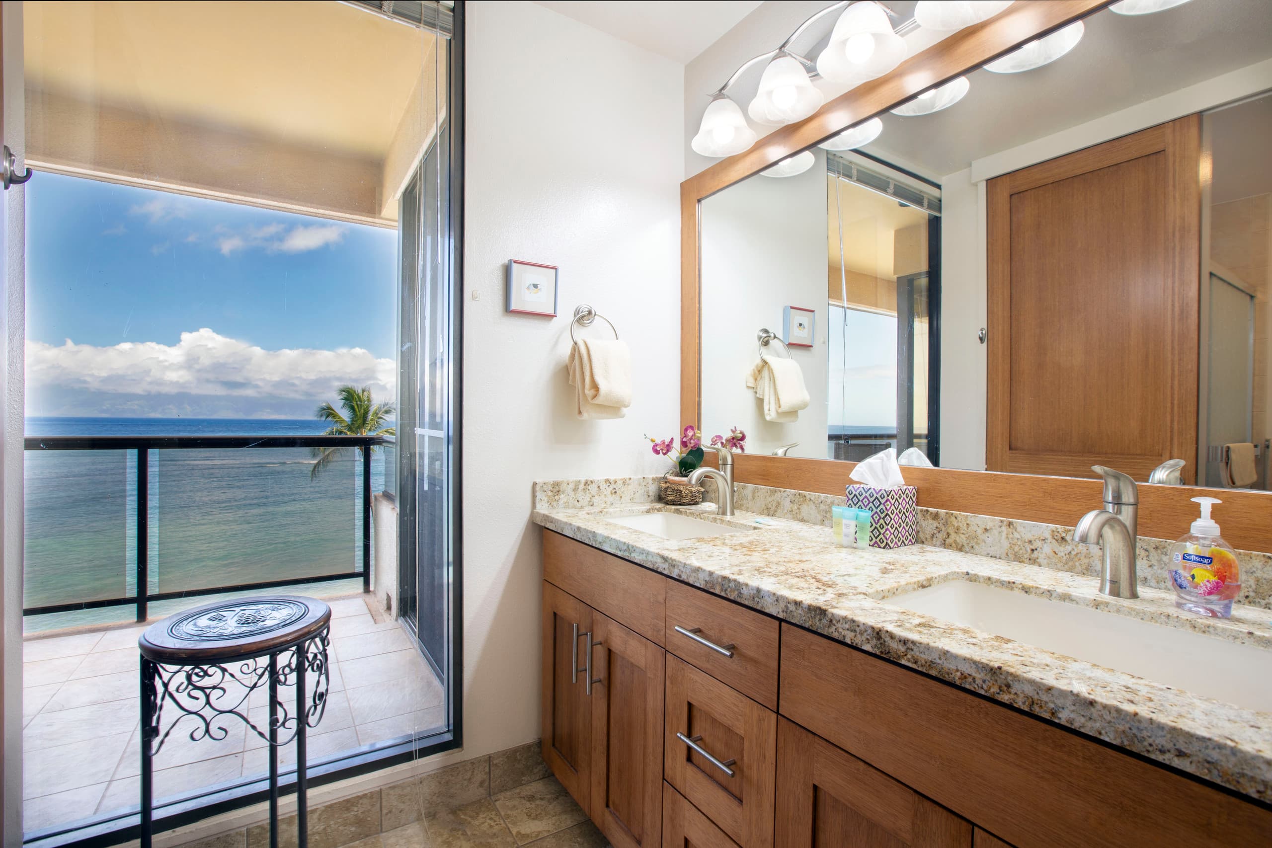 Condo in Lahaina · ★5.0 · 2 bedrooms · 3 beds · 2 baths - Image 15